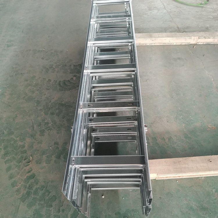 <b>梯式电缆桥架</b>