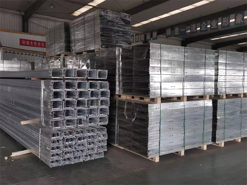 <b>槽式电缆桥架</b>