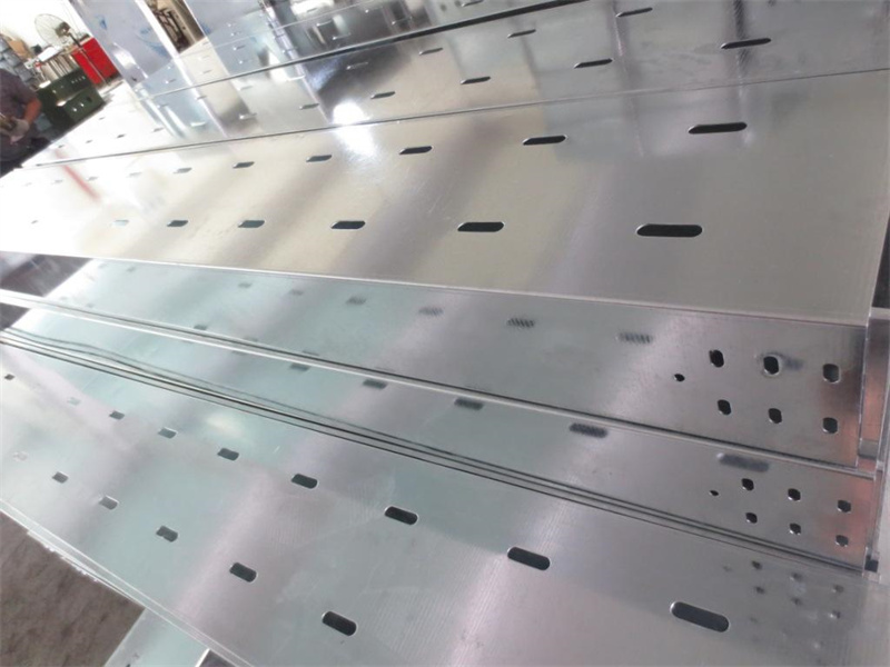 <b>托盘式电缆桥架</b>