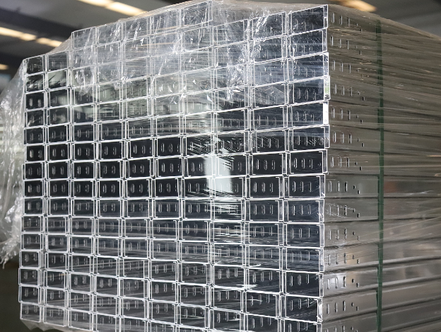 <b>铝合金电缆桥架</b>